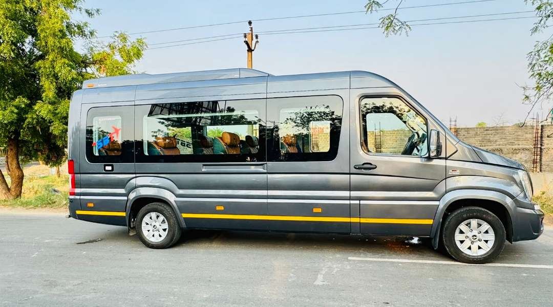 17 Seater Tempo Traveller